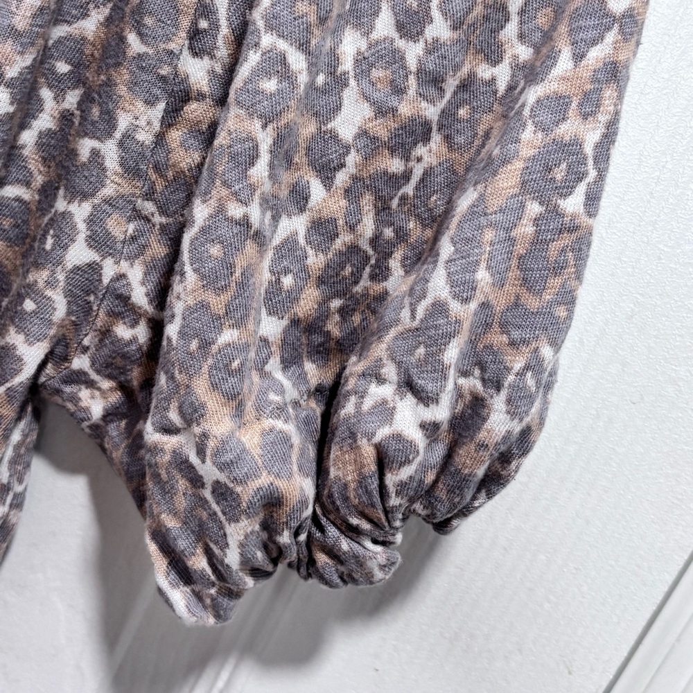 💚Maeve Charcoal Animal Print Blouse💚 - Picture 4 of 12